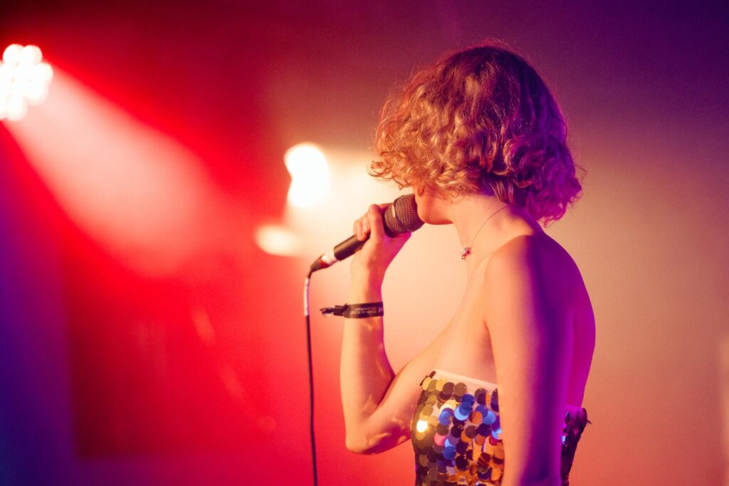 Last Night The World Famous Lady Was On The Stage Theo Eilertsen Photography KlRc9OVfRj8 Unsplash 2 1024x682